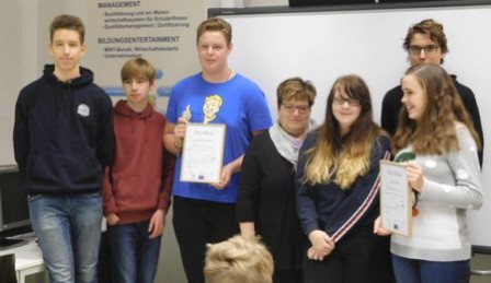 Zertifizierungsurkunden für zwei Havelberger Schülerfirmen